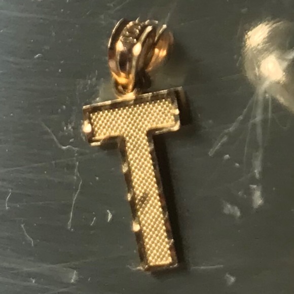 10k Yellow Gold Textured Initial Letter T Charm Pendant / 1inch / Marked 10k / - Picture 2 of 3